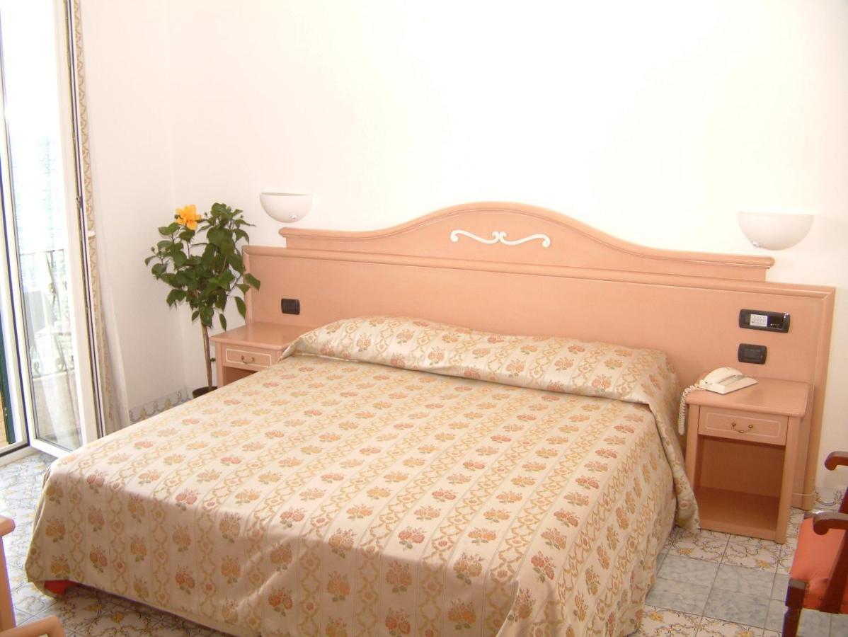 איסקיה Hotel Imperial חדר תמונה