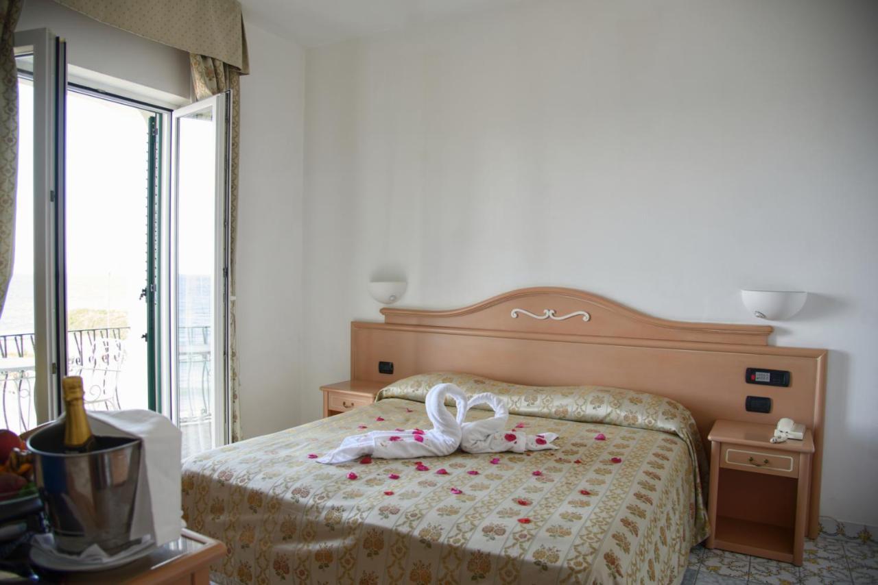 איסקיה Hotel Imperial מראה חיצוני תמונה